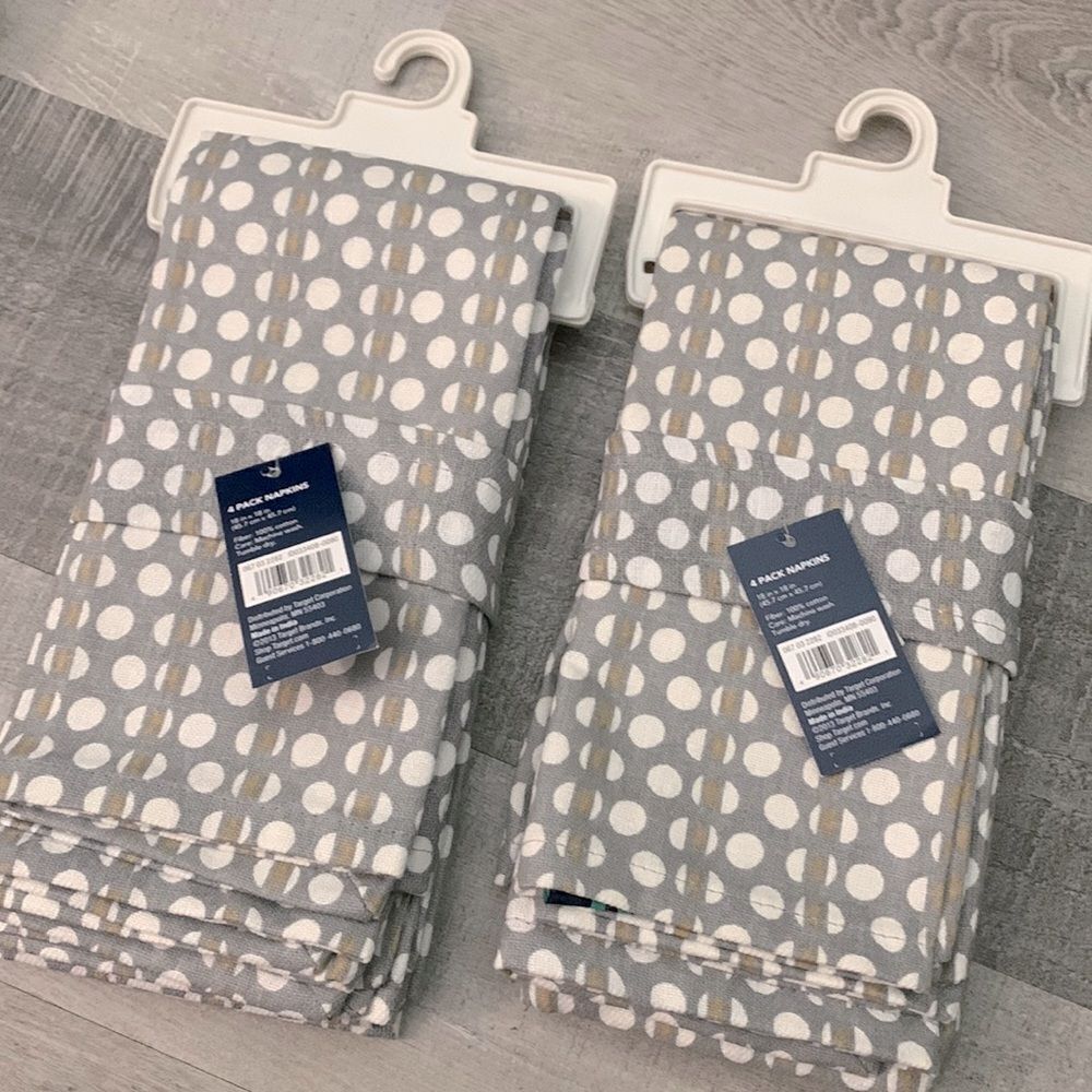8 table napkins NWT 18”x18” gray/white/beige cotton, in original packaging